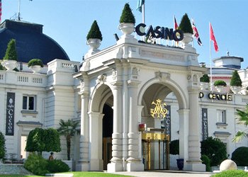 Présentation de casino croupier en direct